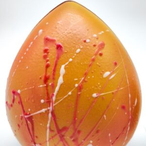 Œuf de Pâques artistique jaune peint à la main