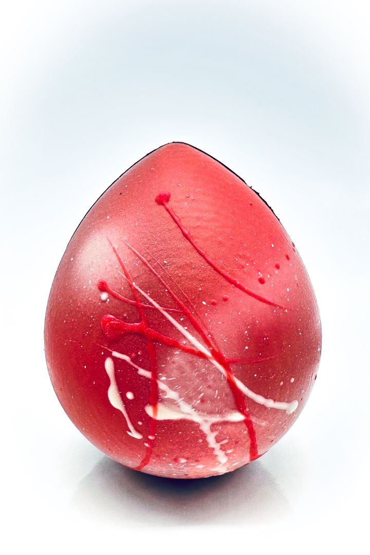 Œuf de Pâques Œuf de Pâques artistique rouge peint à la main